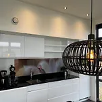 Enkhuizer Ijsselmeerblick Zweite Reihe Mit Zaun Haus Nr 221 *